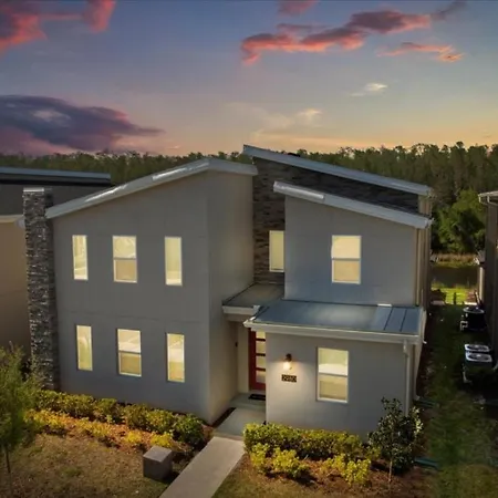 9 Bedrooms - 5 Bathrooms - Storey Lake 2980Pl
